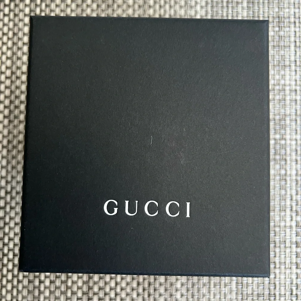 New “GUCCI” G-Timeless White/Red/Blue Dial Unisex Watch - Picture 5 of 8